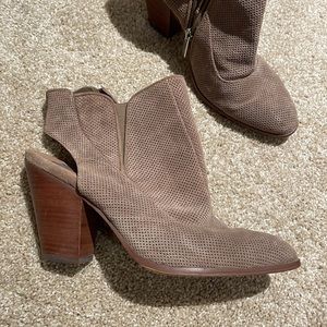 Tan Dolce Vita wedges